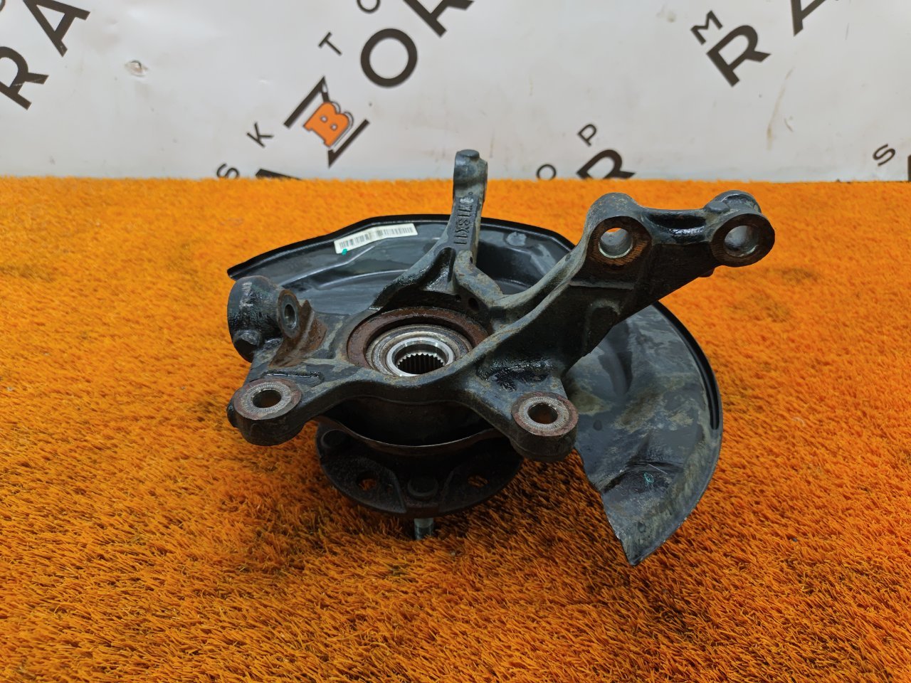 Кулак поворотный