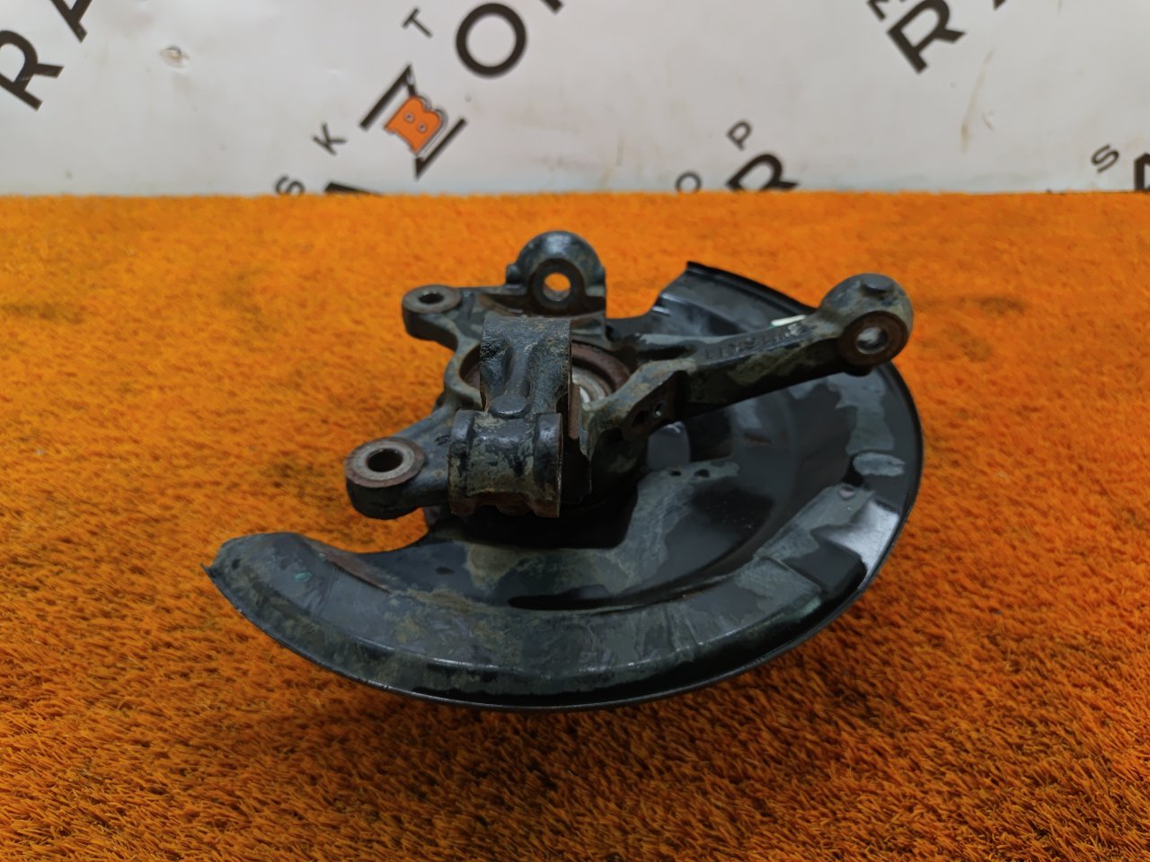 Кулак поворотный