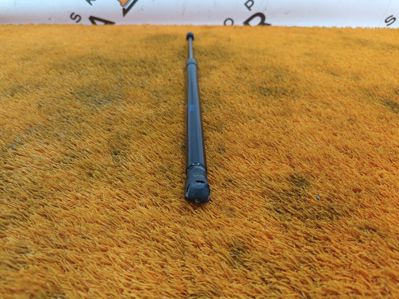 Амортизатор крышки багажника