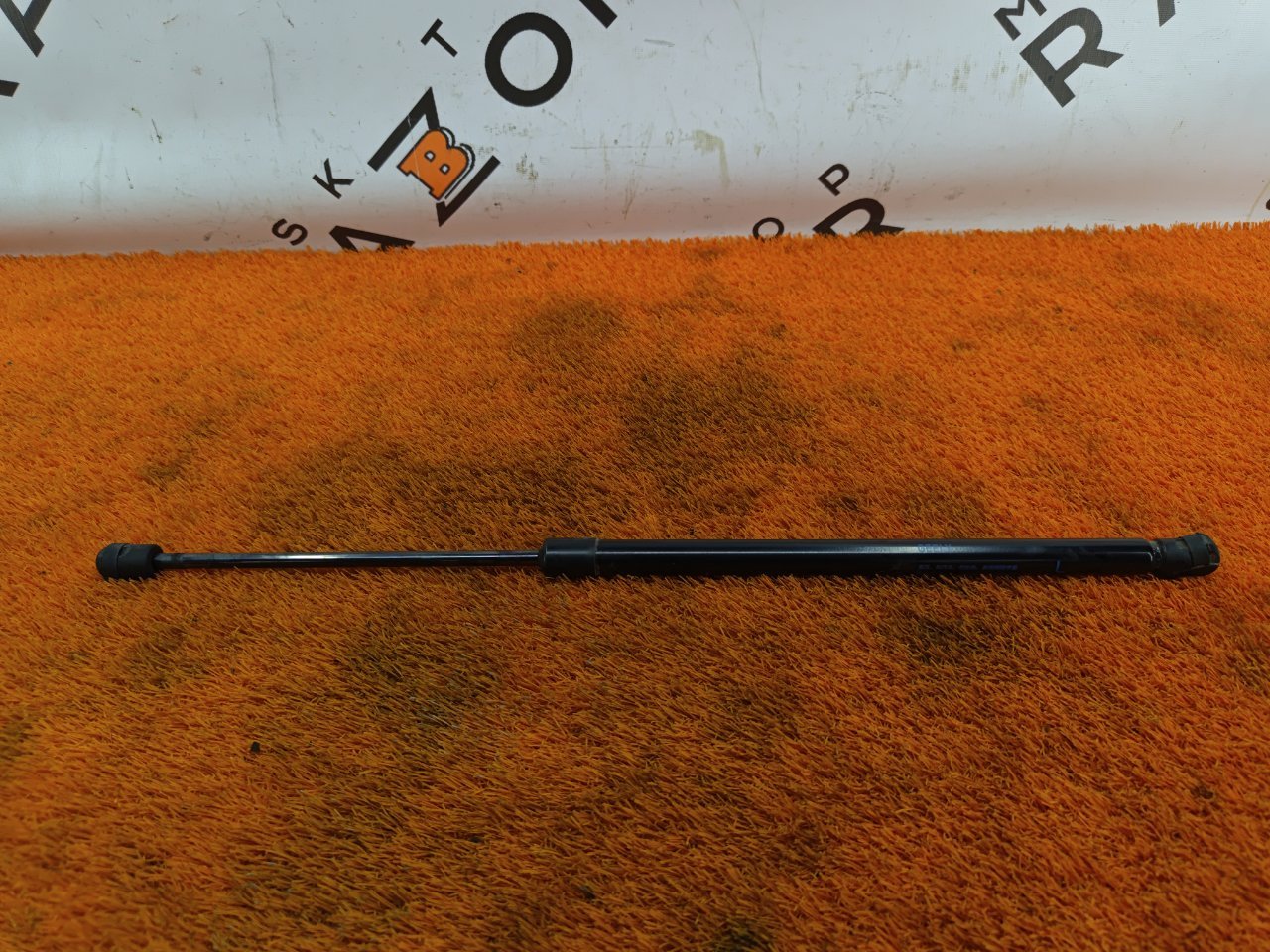 Амортизатор крышки багажника