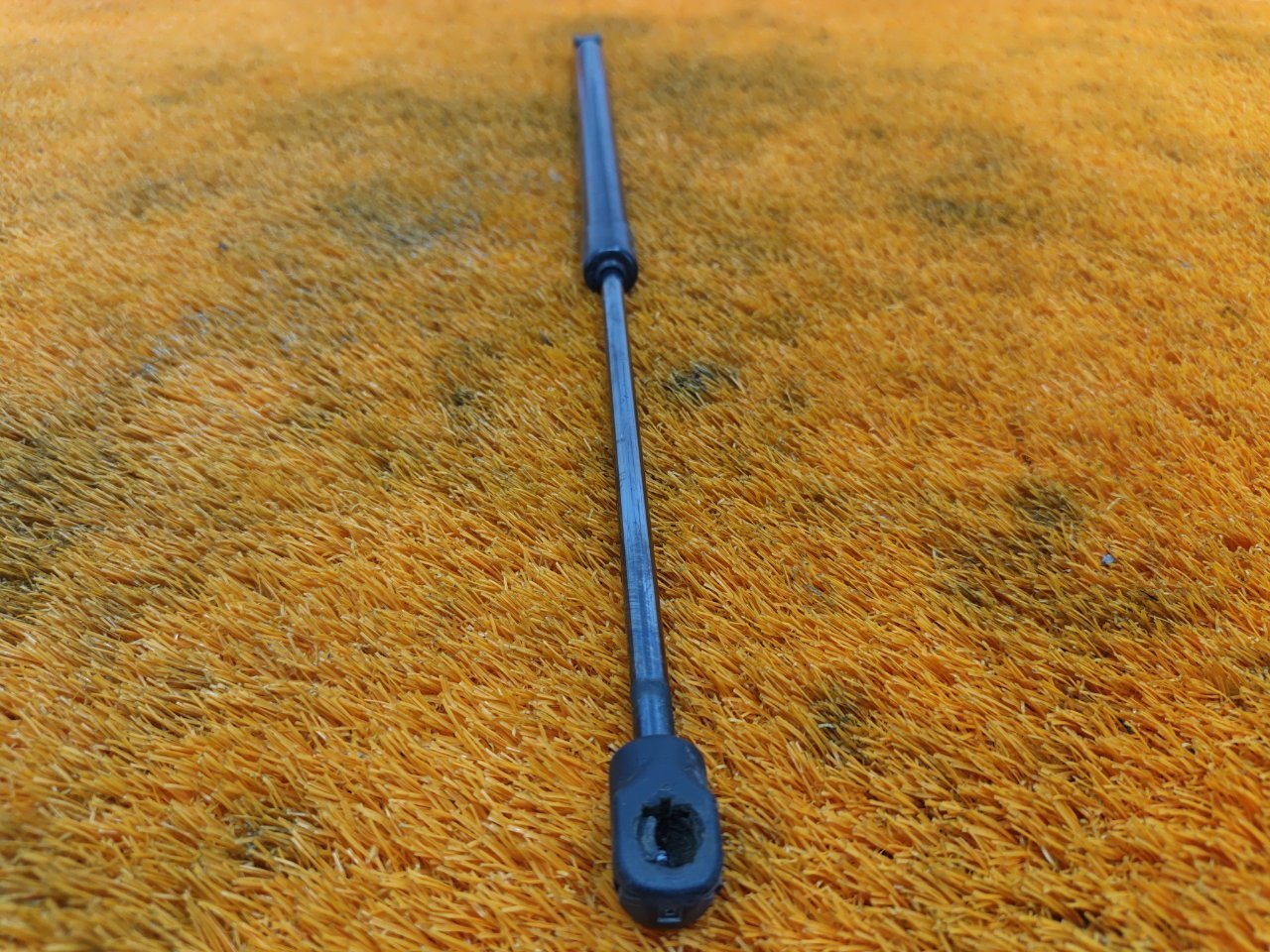 Амортизатор крышки багажника