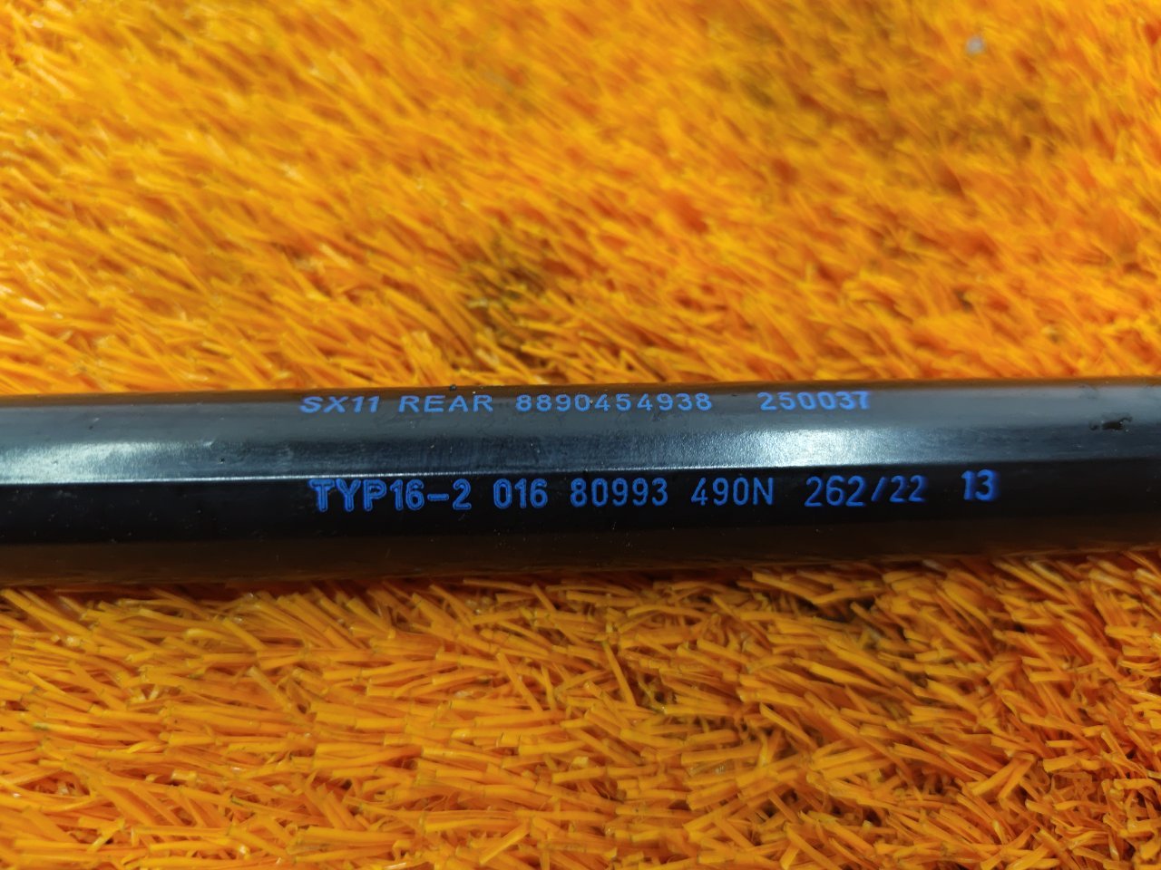 Амортизатор крышки багажника