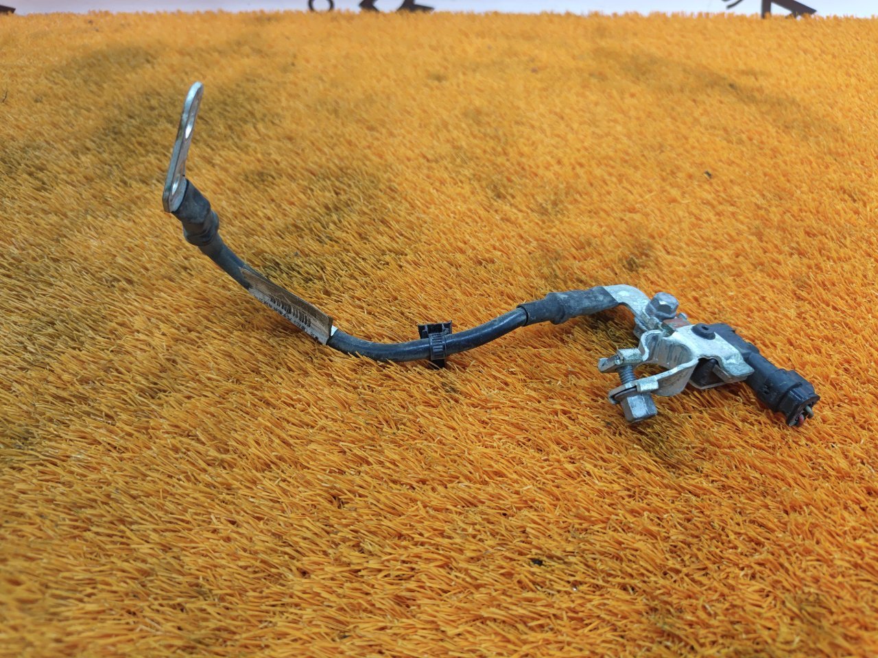 Клемма аккумулятора