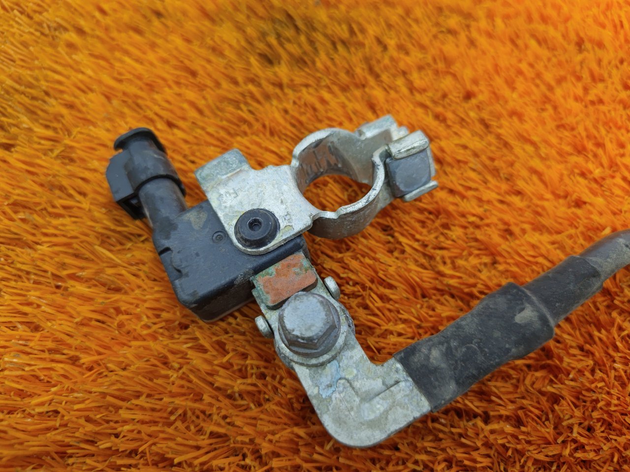 Клемма аккумулятора