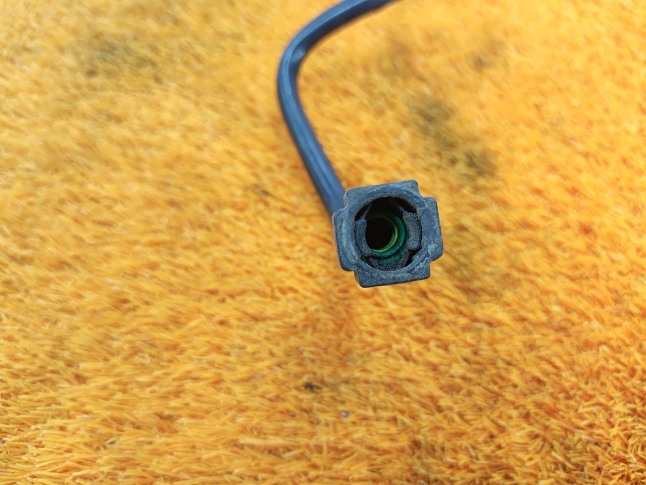 Трубка топливная