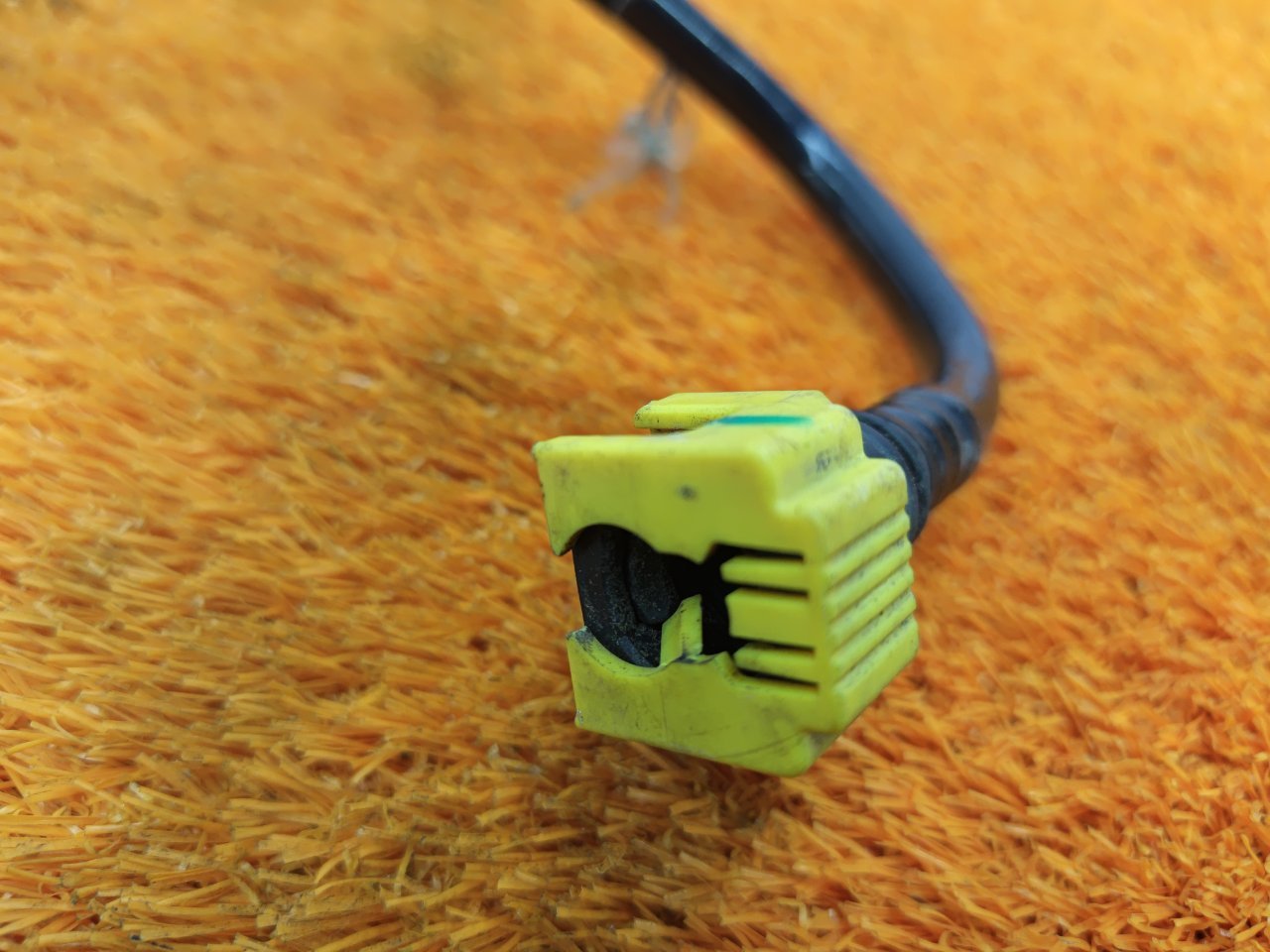 Трубка топливная