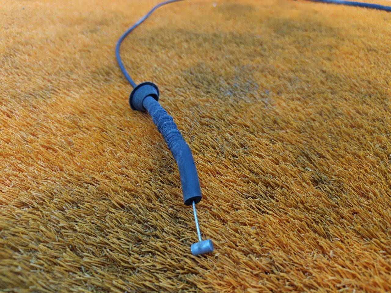 Трос замка капота