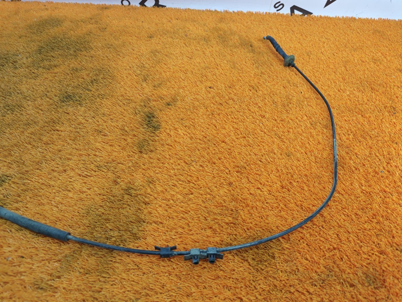 Трос замка капота