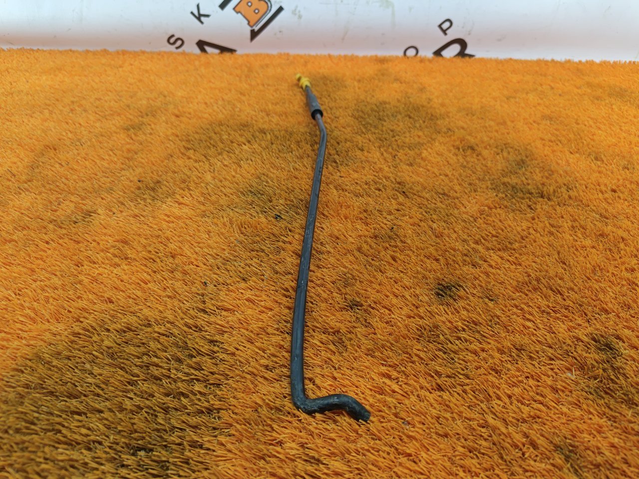 Упор капота