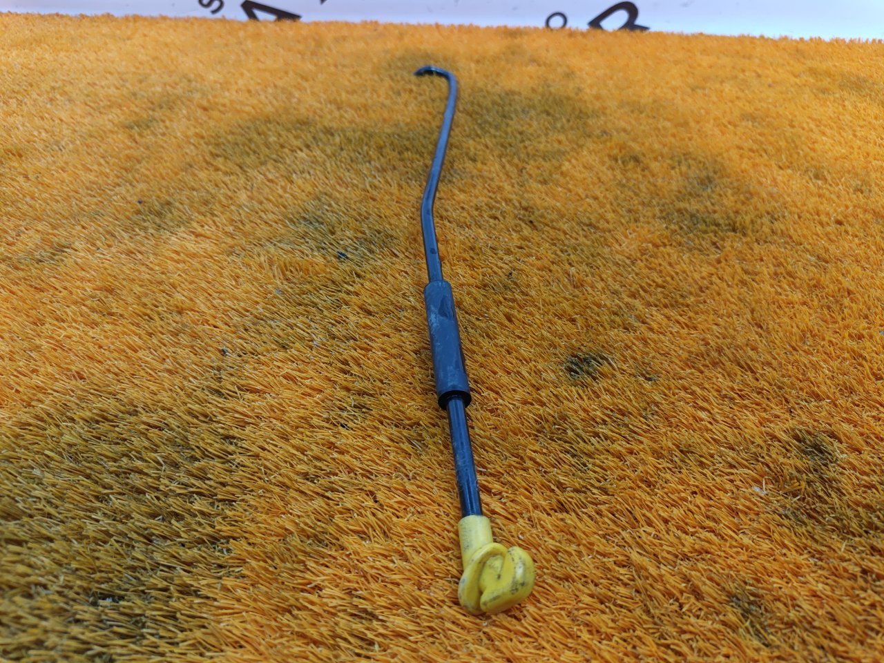 Упор капота