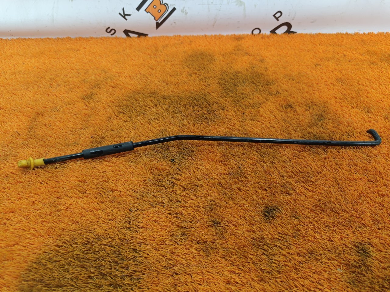 Упор капота