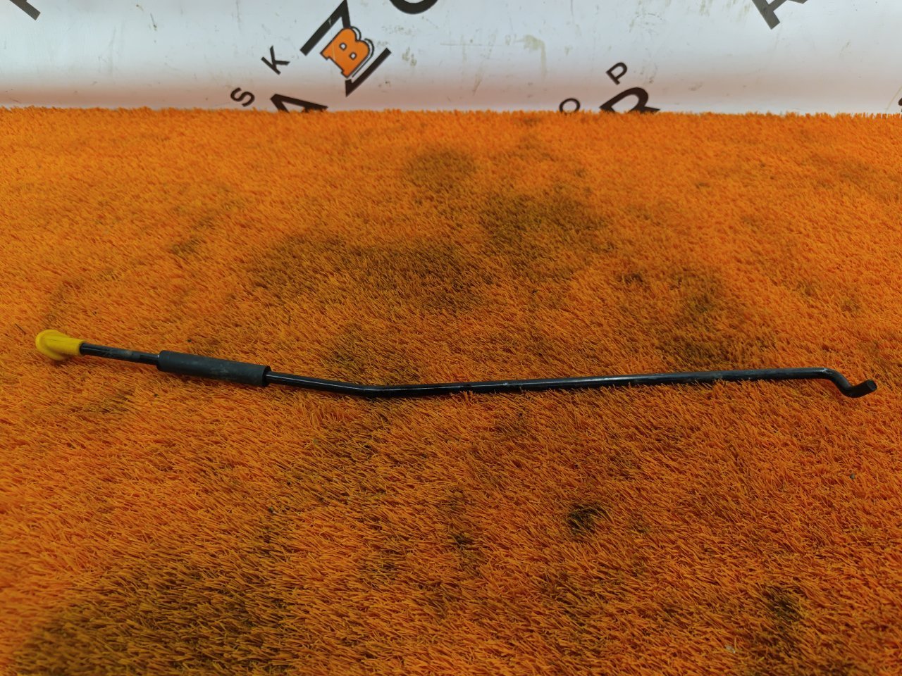 Упор капота