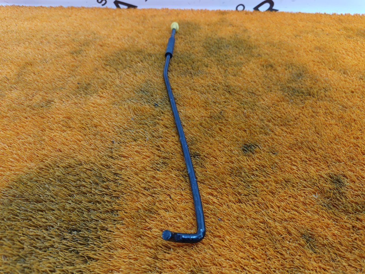 Упор капота