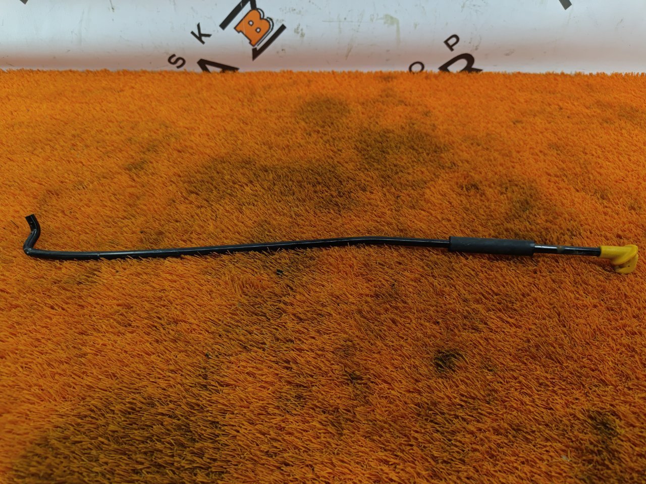 Упор капота