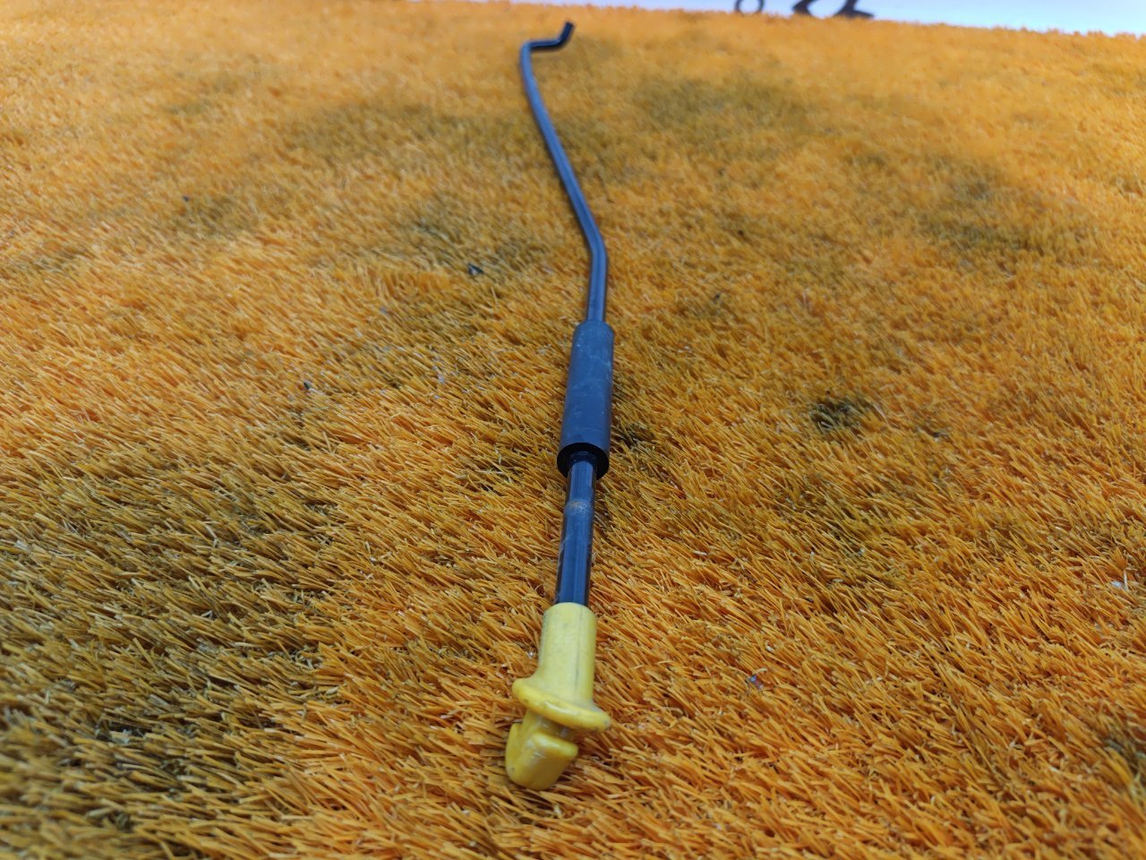 Упор капота