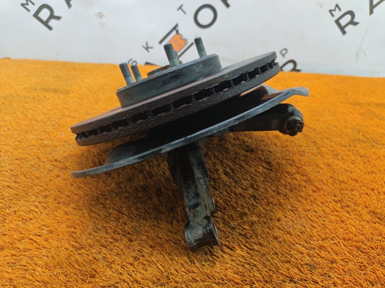 Кулак поворотный