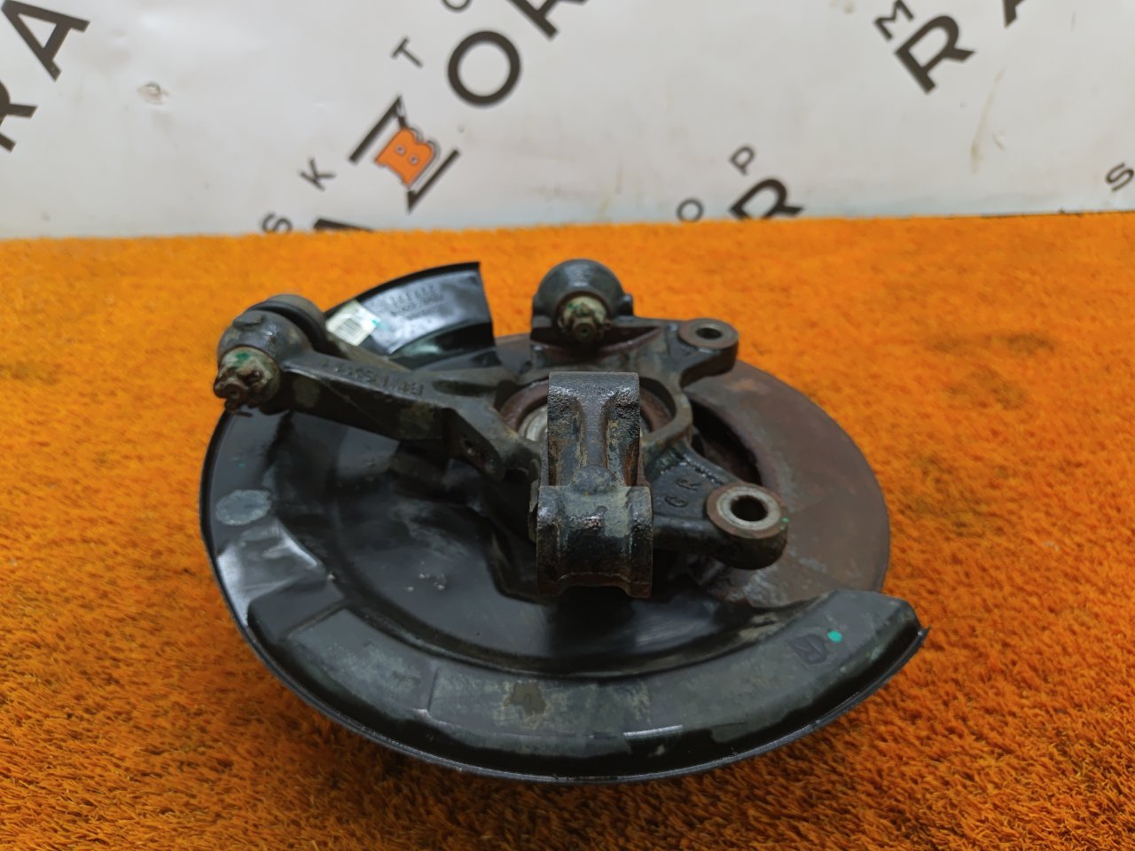 Кулак поворотный