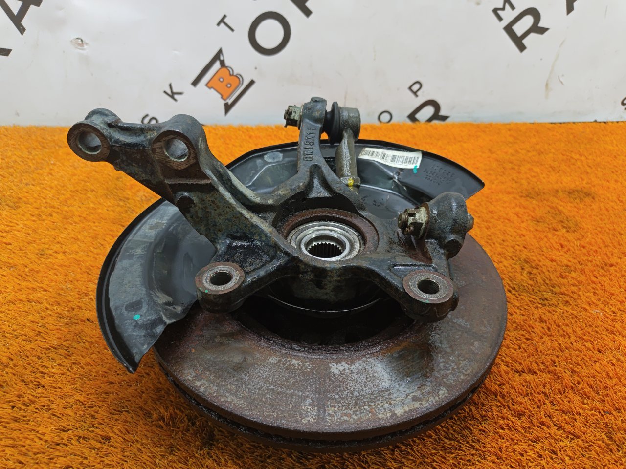 Кулак поворотный