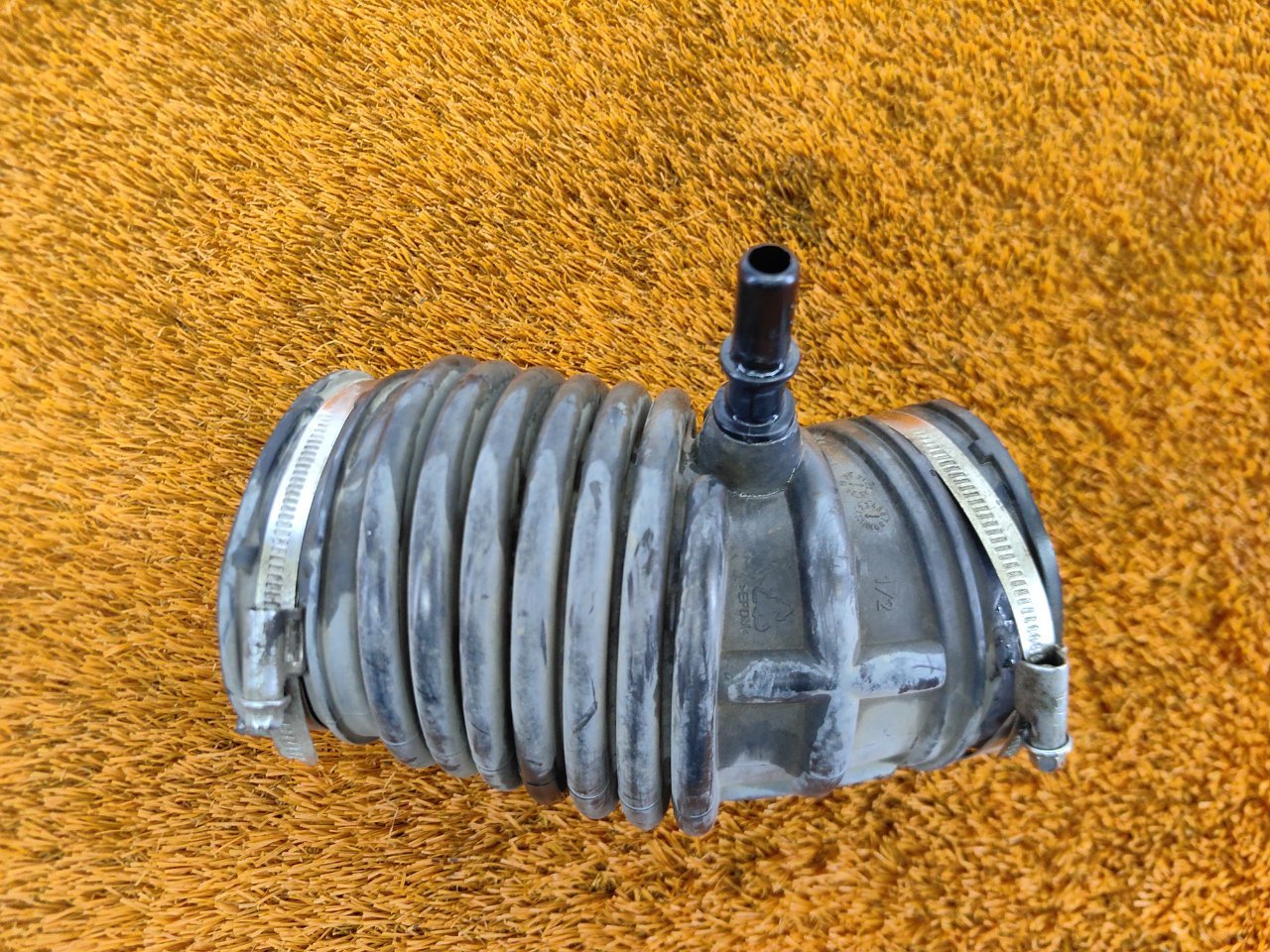 Патрубок воздушного фильтра