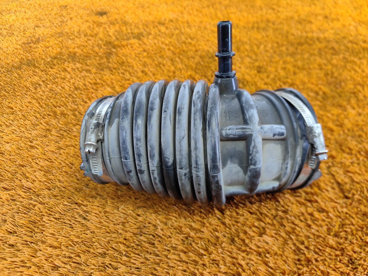 Патрубок воздушного фильтра