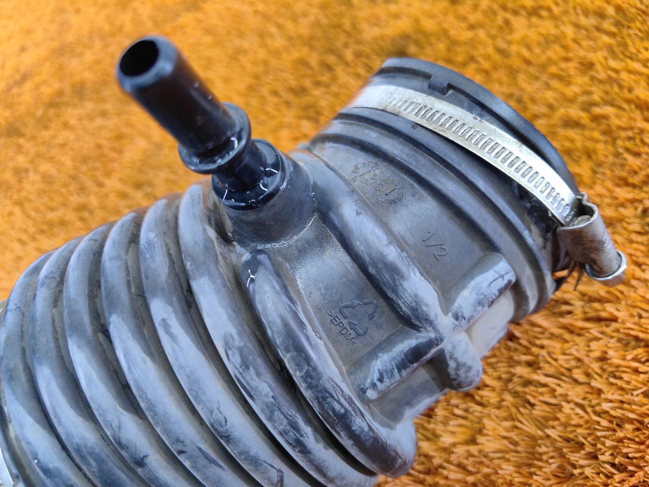 Патрубок воздушного фильтра