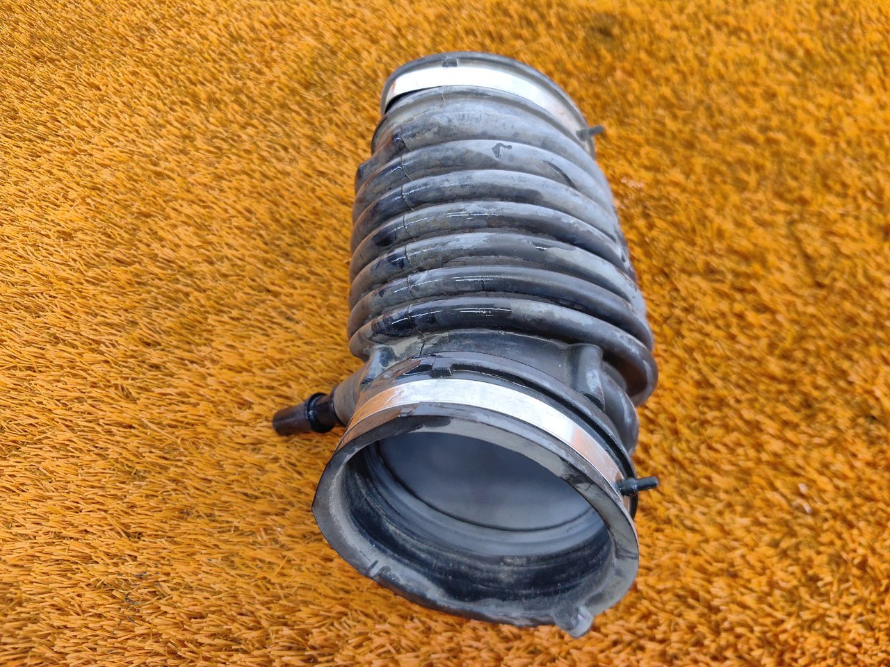 Патрубок воздушного фильтра