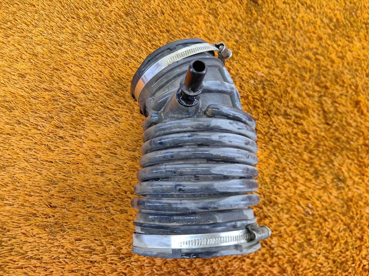 Патрубок воздушного фильтра