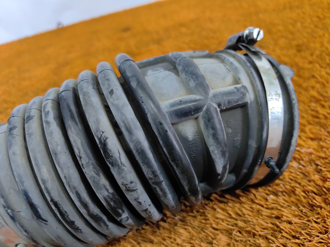 Патрубок воздушного фильтра