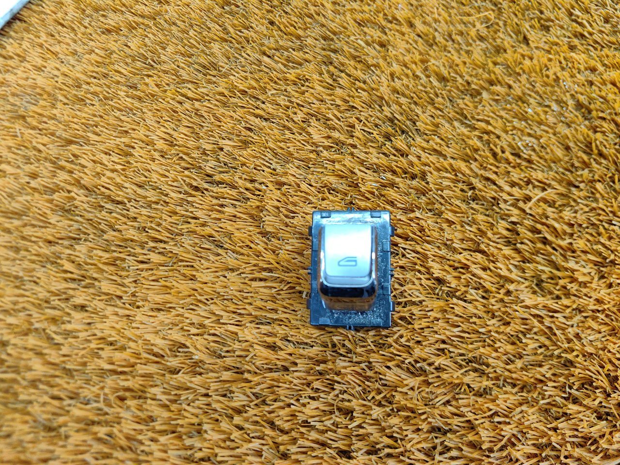 Кнопка стеклоподъемника