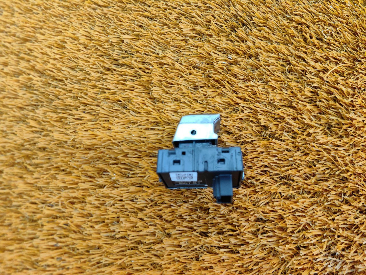 Кнопка стеклоподъемника