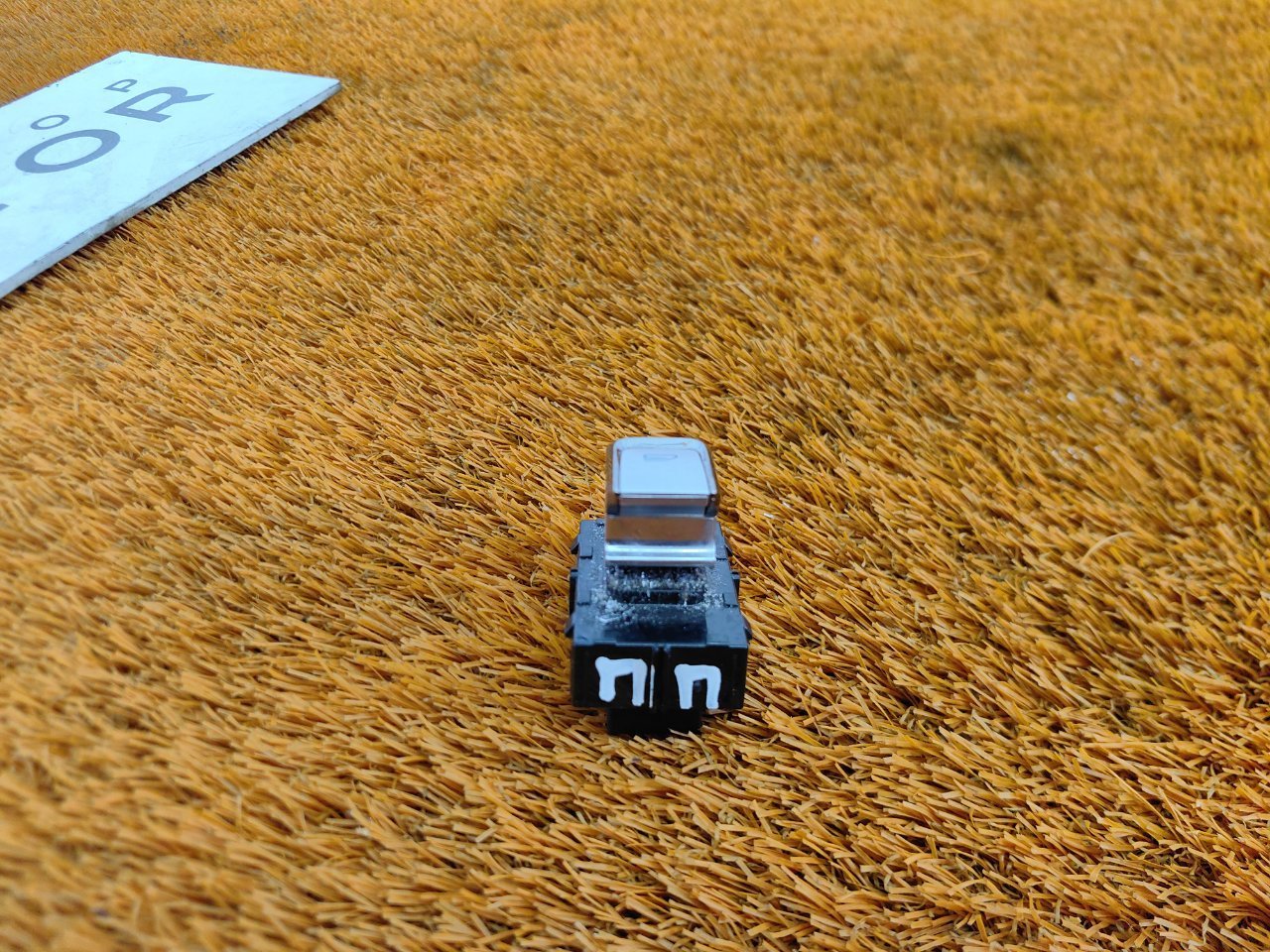 Кнопка стеклоподъемника