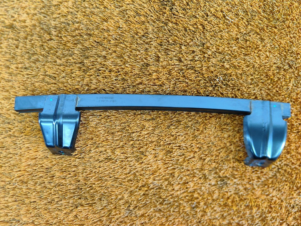 Направляющая стекла двери