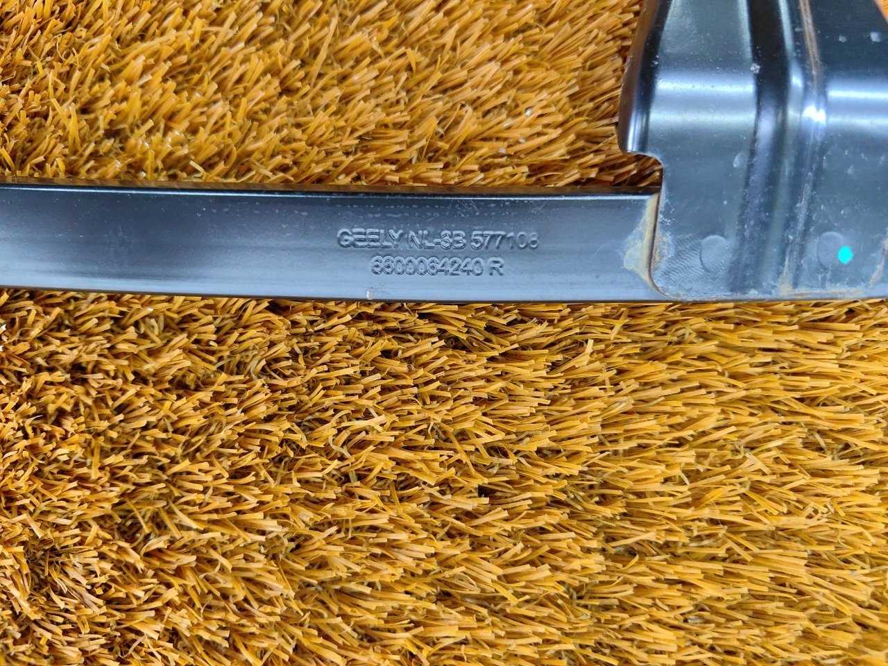 Направляющая стекла двери