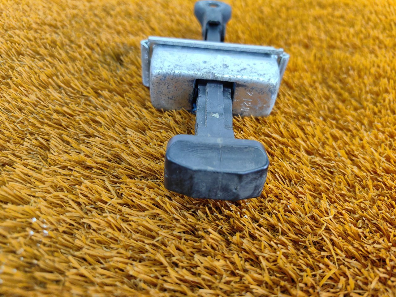 Ограничитель двери