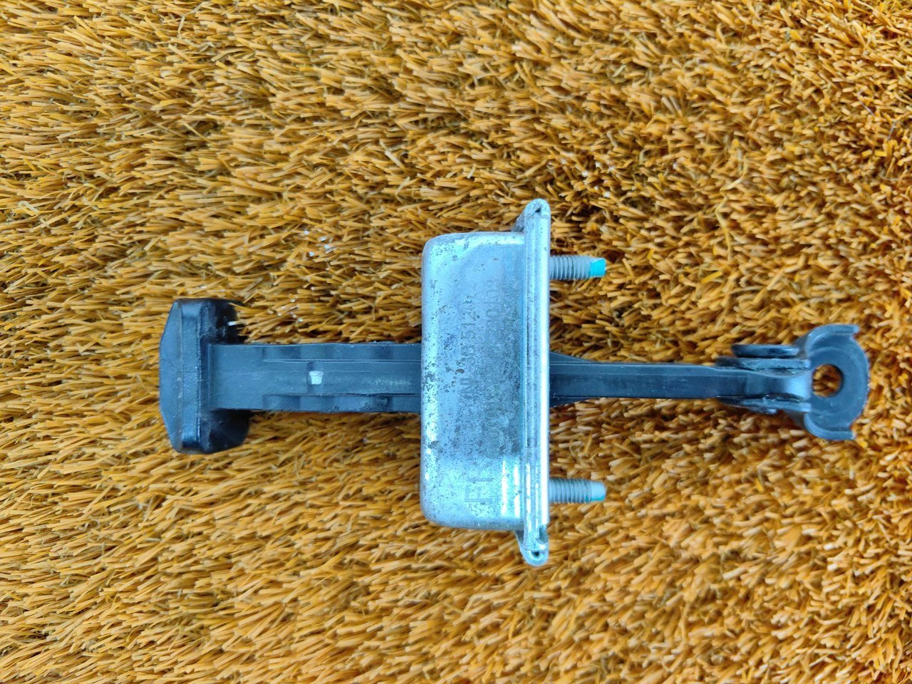 Ограничитель двери