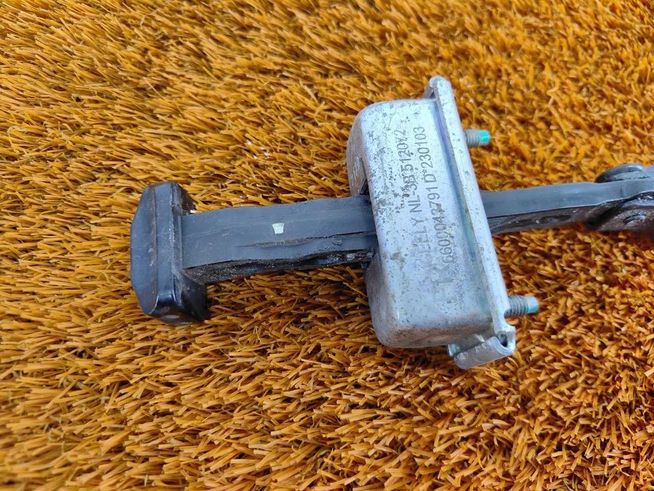 Ограничитель двери