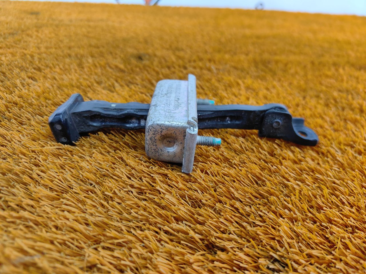 Ограничитель двери