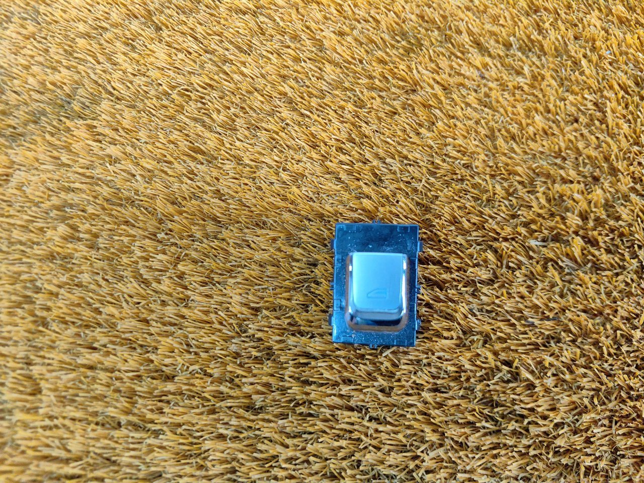 Кнопка стеклоподъемника