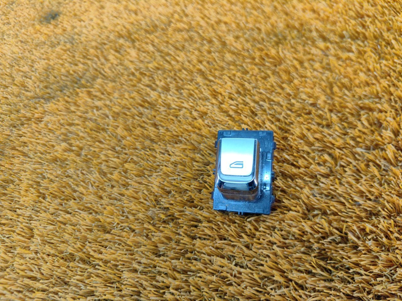 Кнопка стеклоподъемника