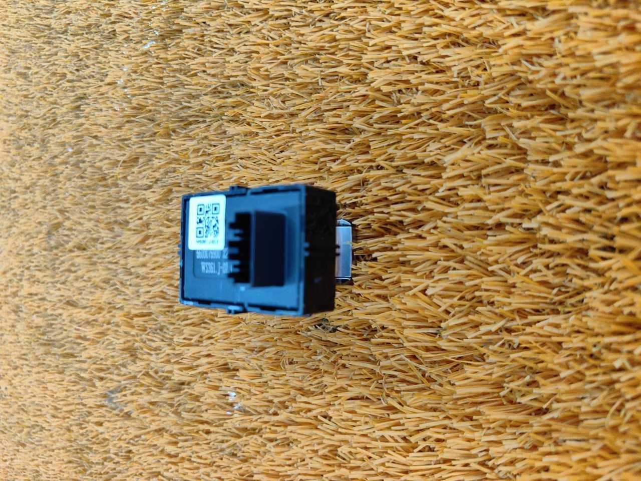 Кнопка стеклоподъемника