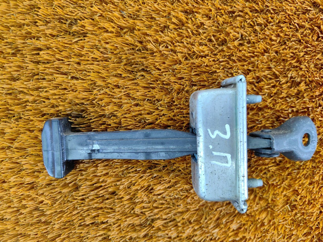 Ограничитель двери