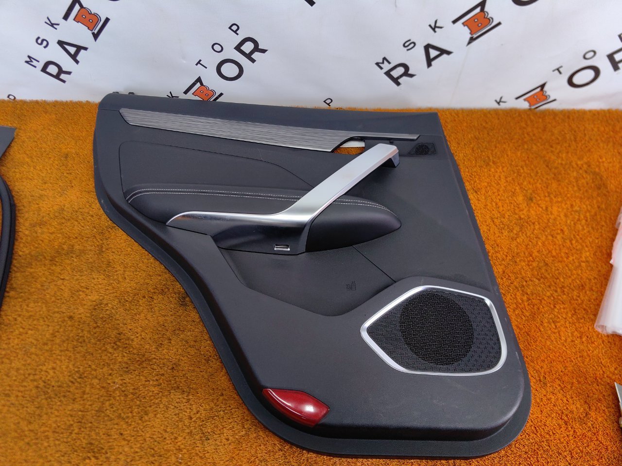 Обшивка двери