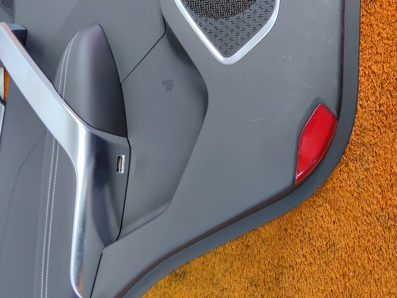 Обшивка двери