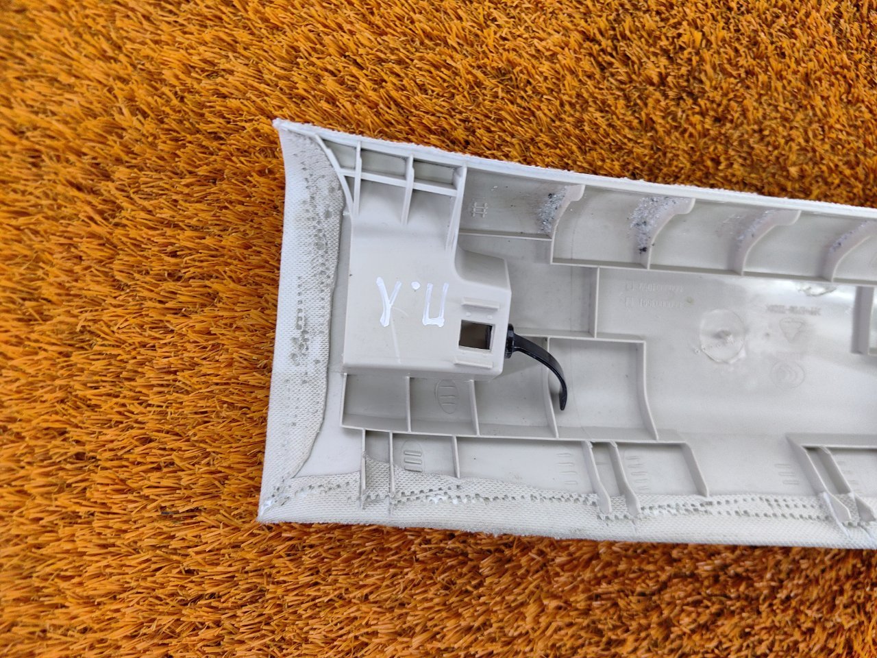 Накладка стойки лобового стекла