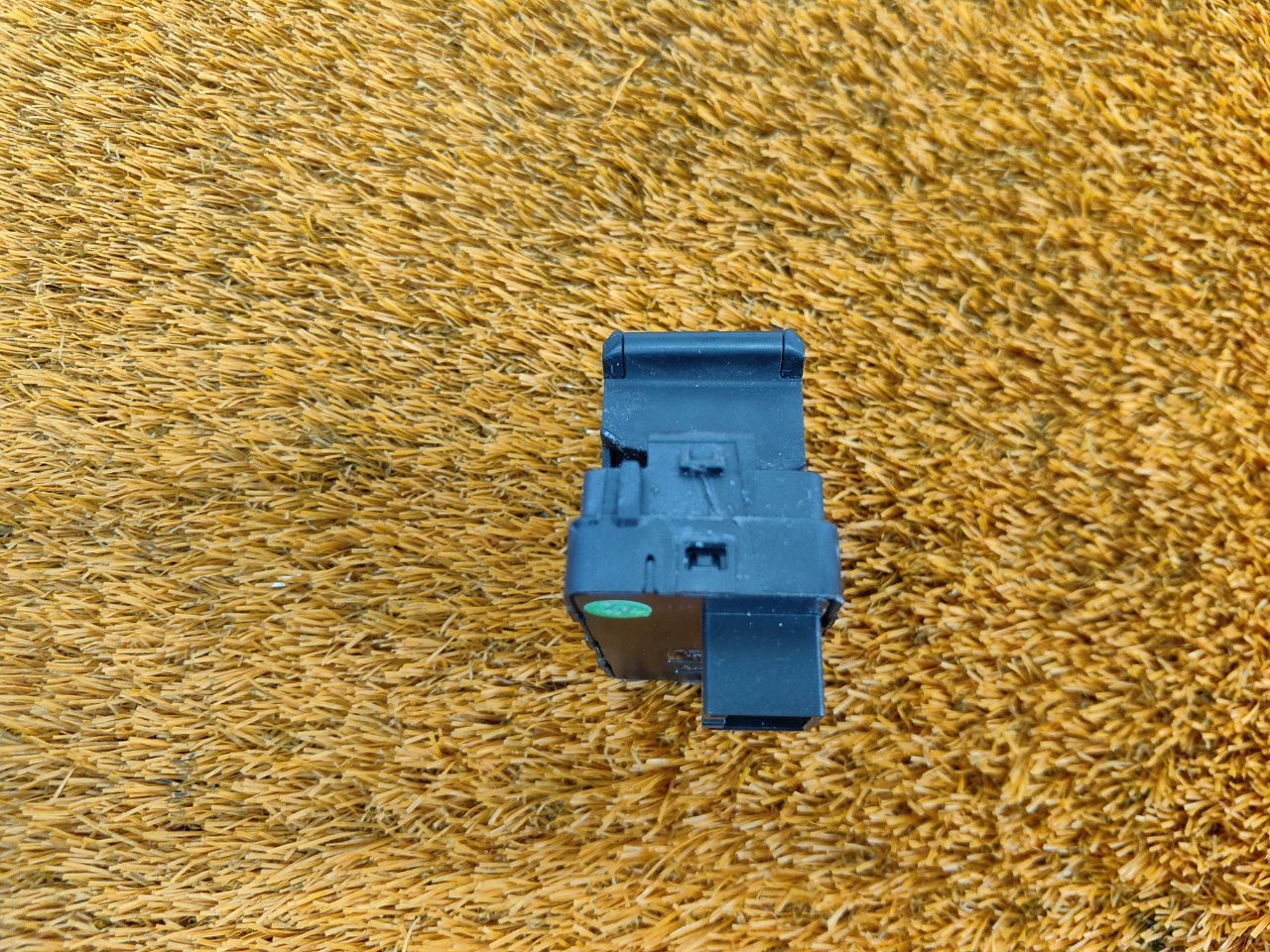 Кнопка стояночного тормоза