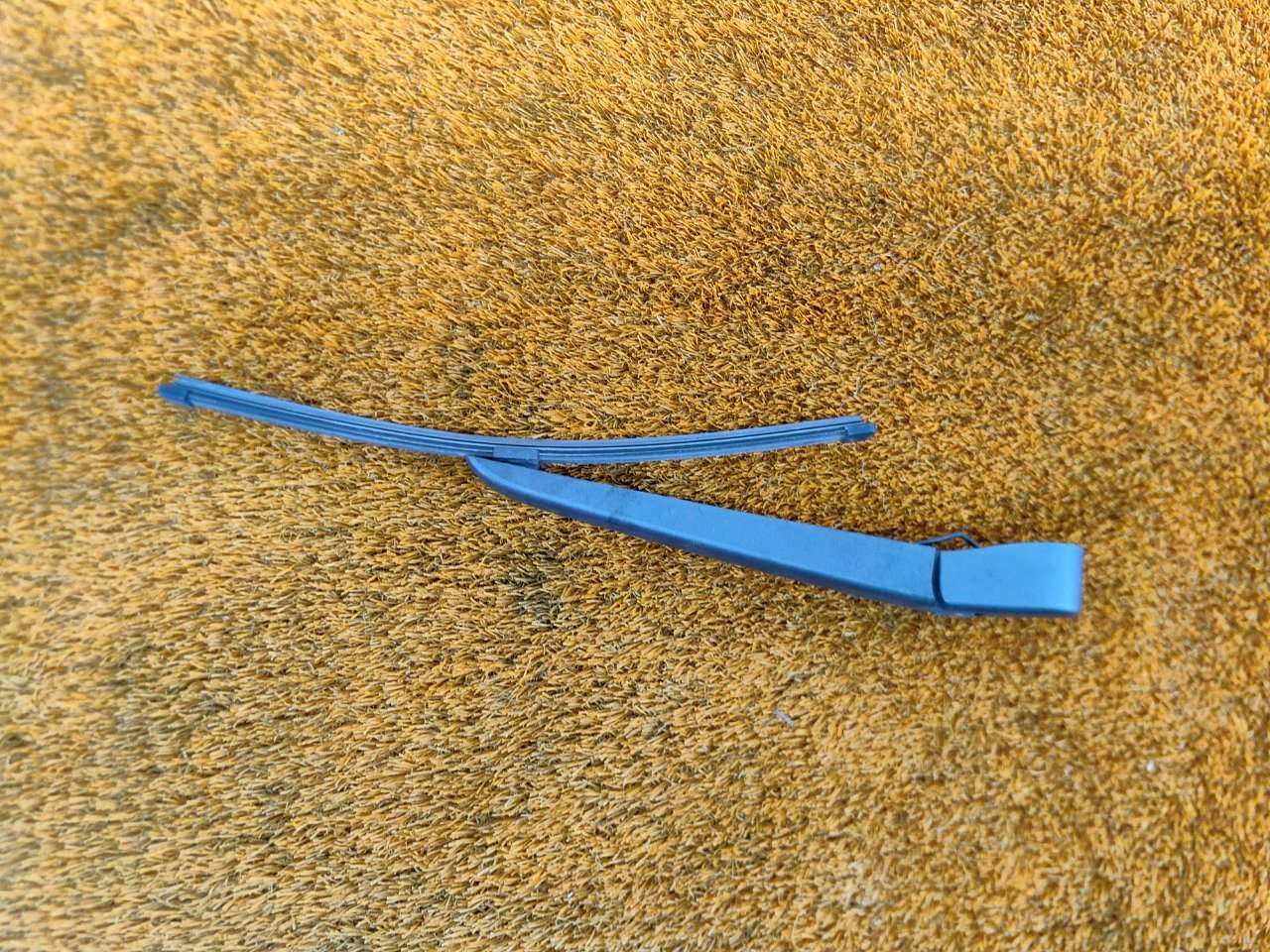 поводок стеклоочистителя