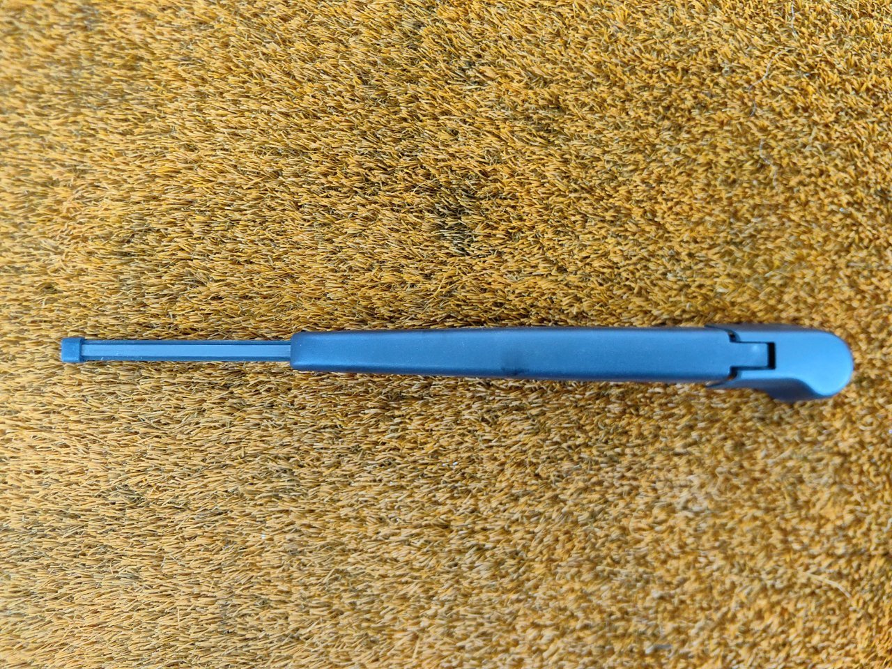 поводок стеклоочистителя