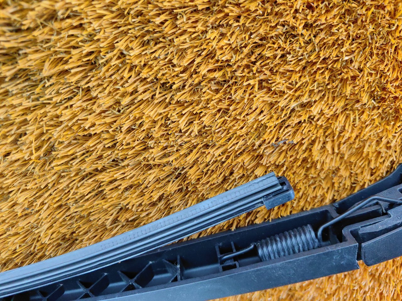 поводок стеклоочистителя