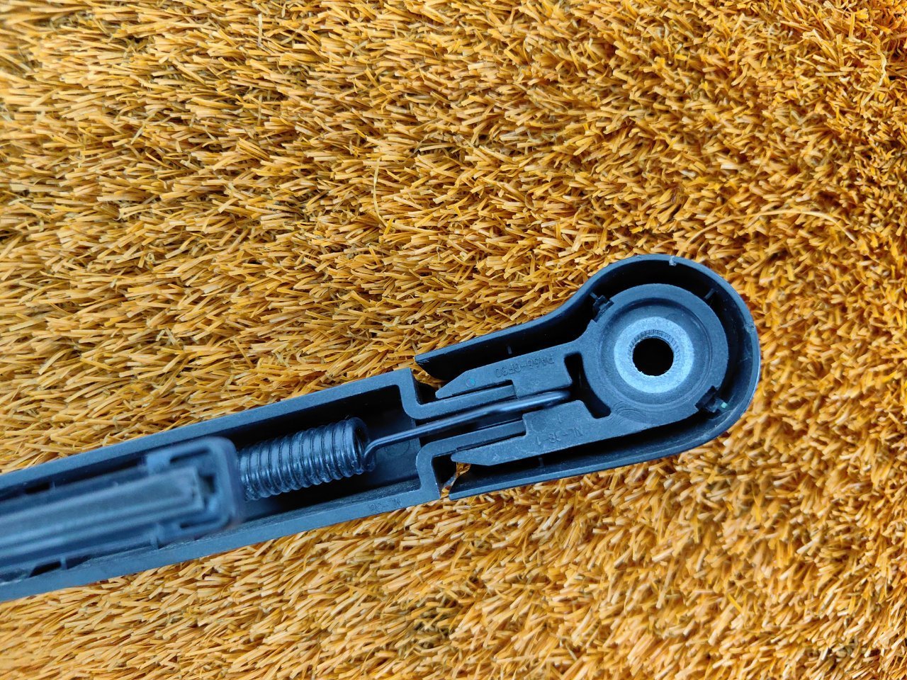 поводок стеклоочистителя