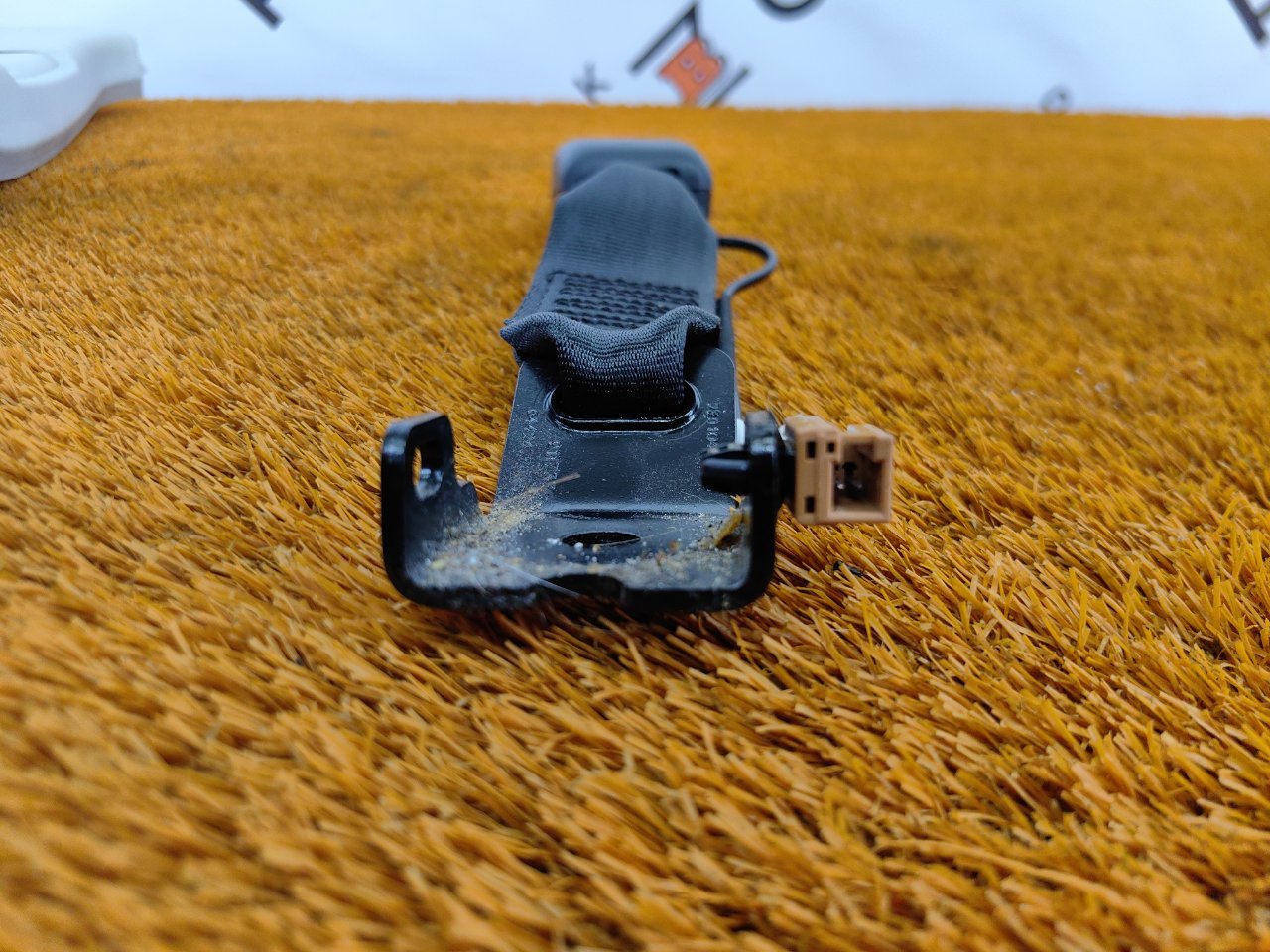 Ответная часть ремня безопасности